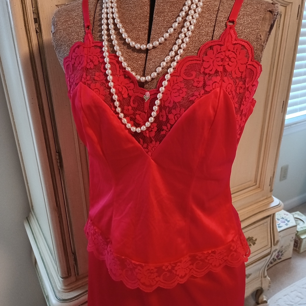 VINTAGE SCARLET RED, TWO PIECE CAMISOLE AND HALF SLIP!UNION MADE!